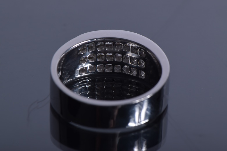 1.52 CT Diamond Band with 18K White Gold