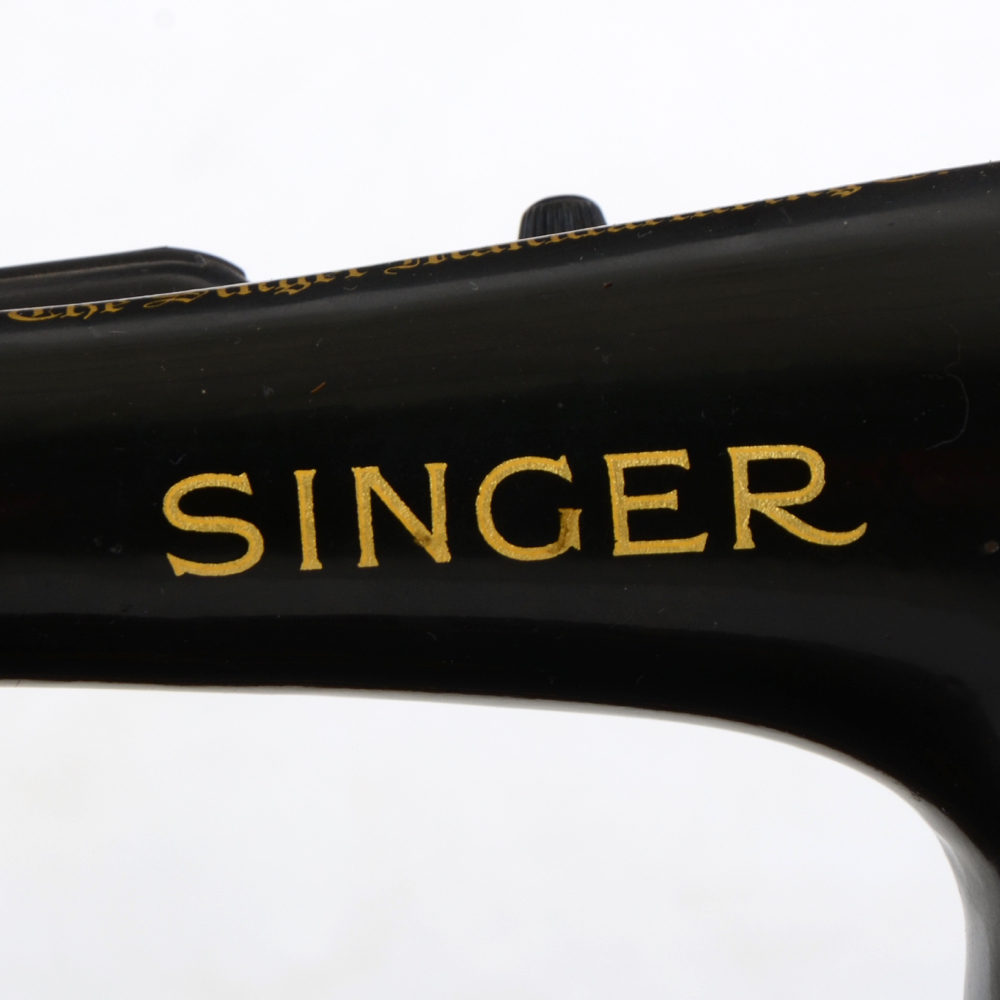 Vintage Singer Sewing Machine in Wooden Veneer Case