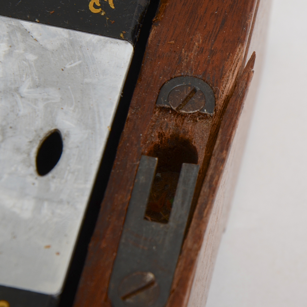 Vintage Singer Sewing Machine in Wooden Veneer Case