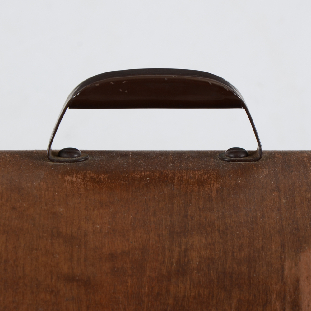 Vintage Singer Sewing Machine in Wooden Veneer Case