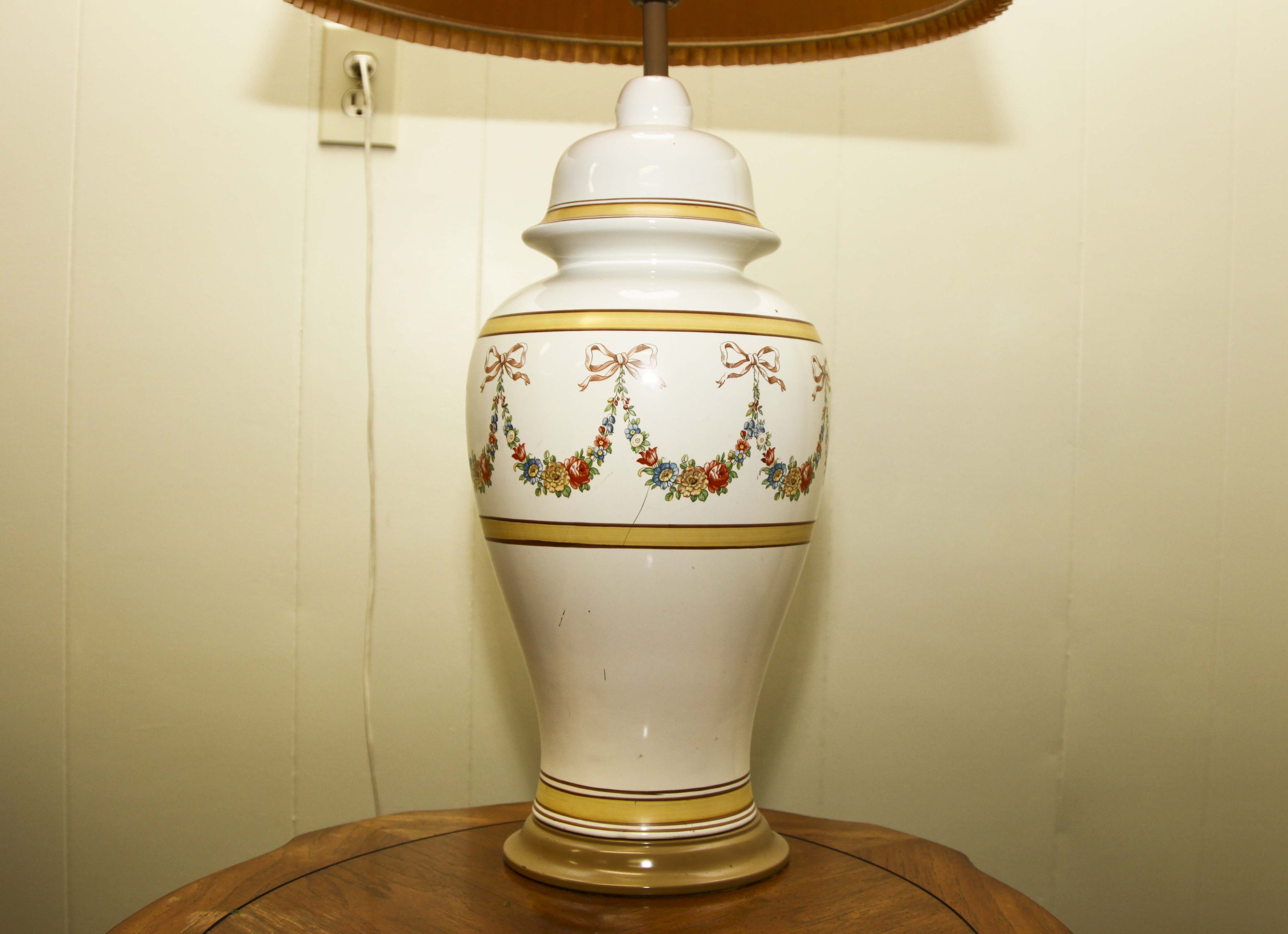 Wood End Table With Ceramic Lamp