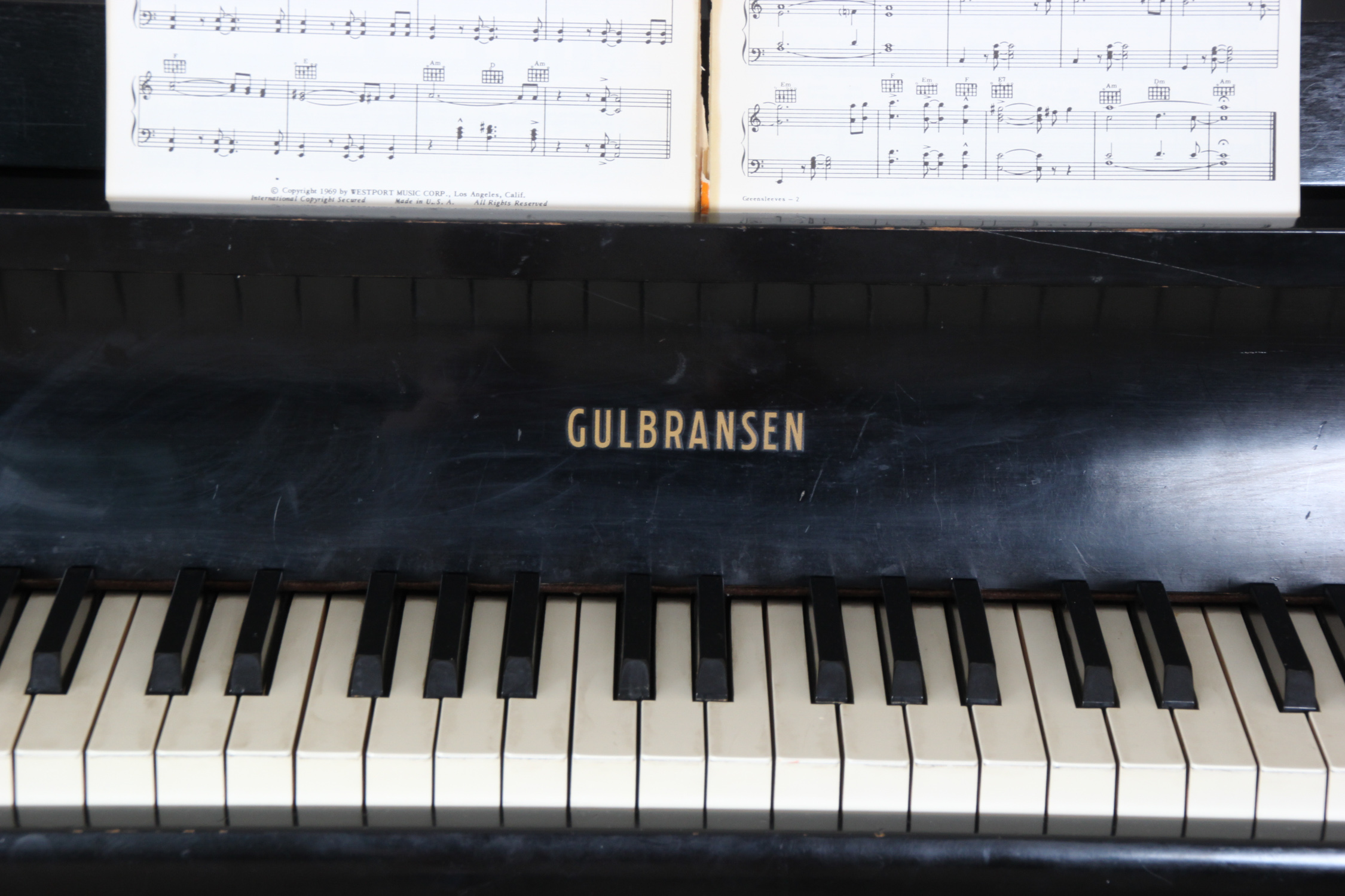 Gulbransen "Supertone Scale" Upright Piano