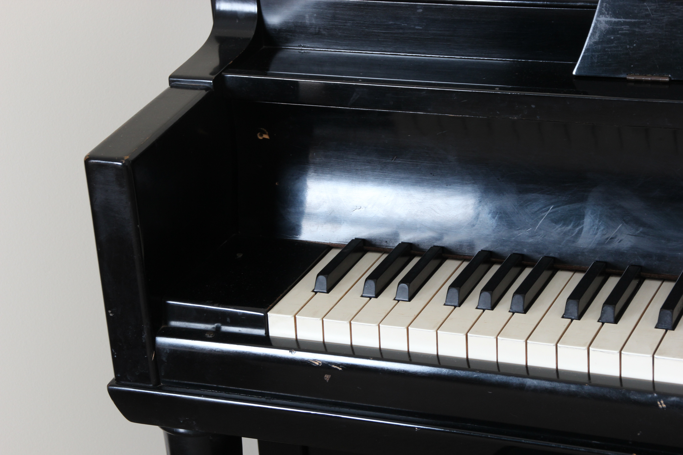 Gulbransen "Supertone Scale" Upright Piano