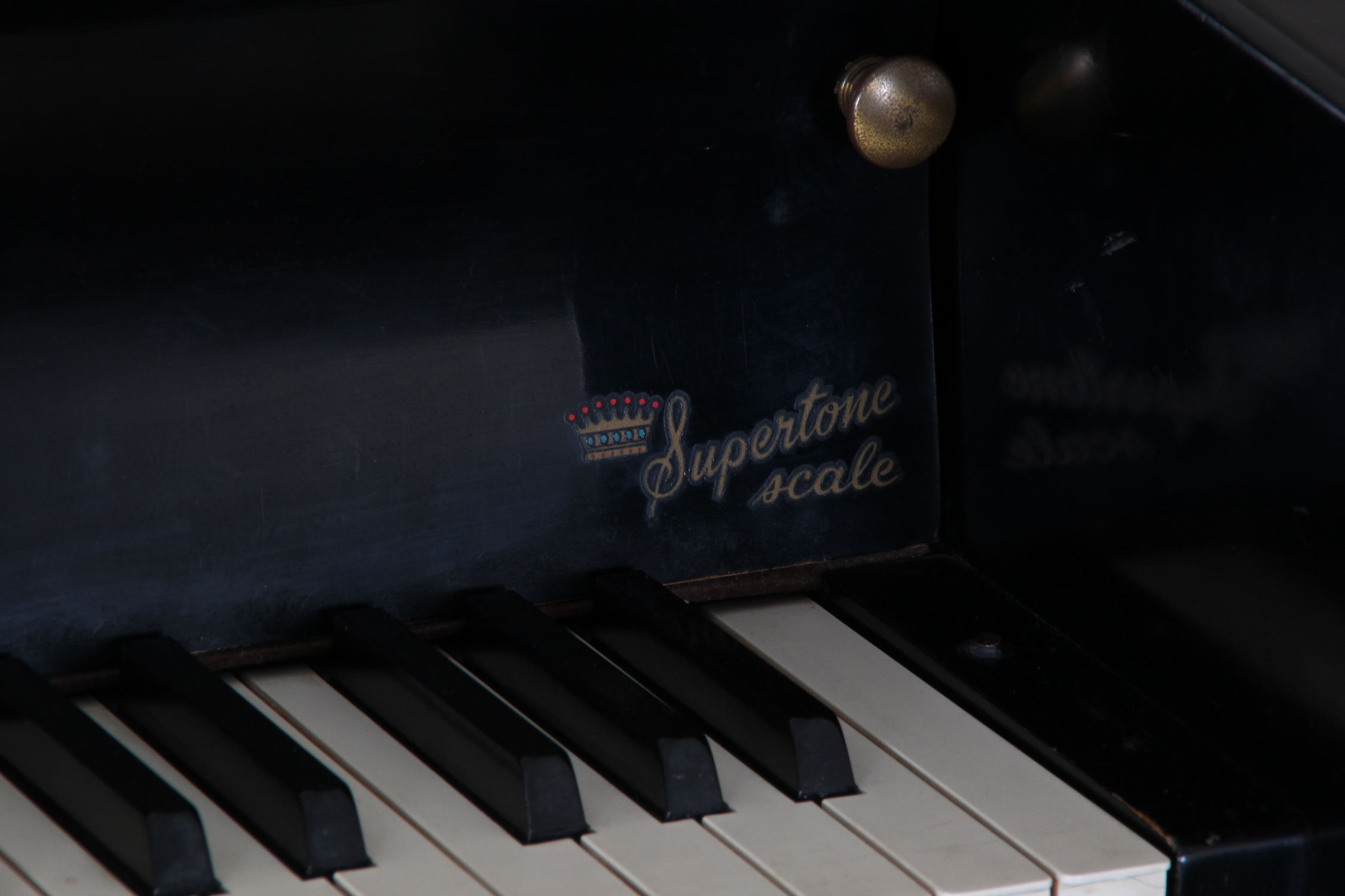 Gulbransen "Supertone Scale" Upright Piano