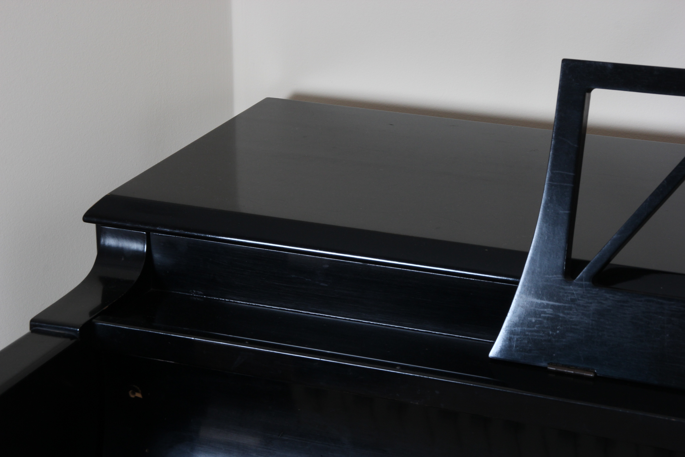 Gulbransen "Supertone Scale" Upright Piano