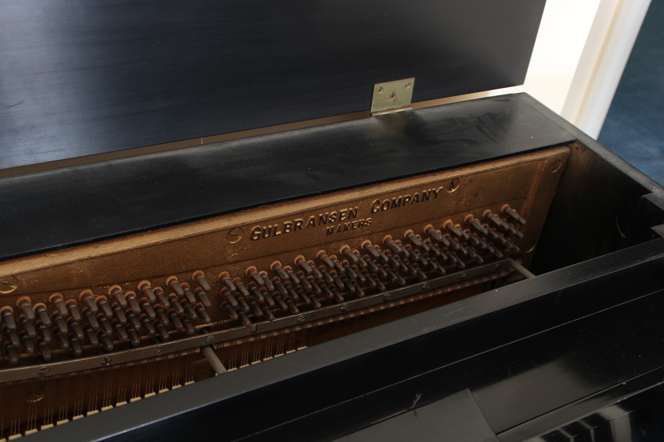 Gulbransen "Supertone Scale" Upright Piano