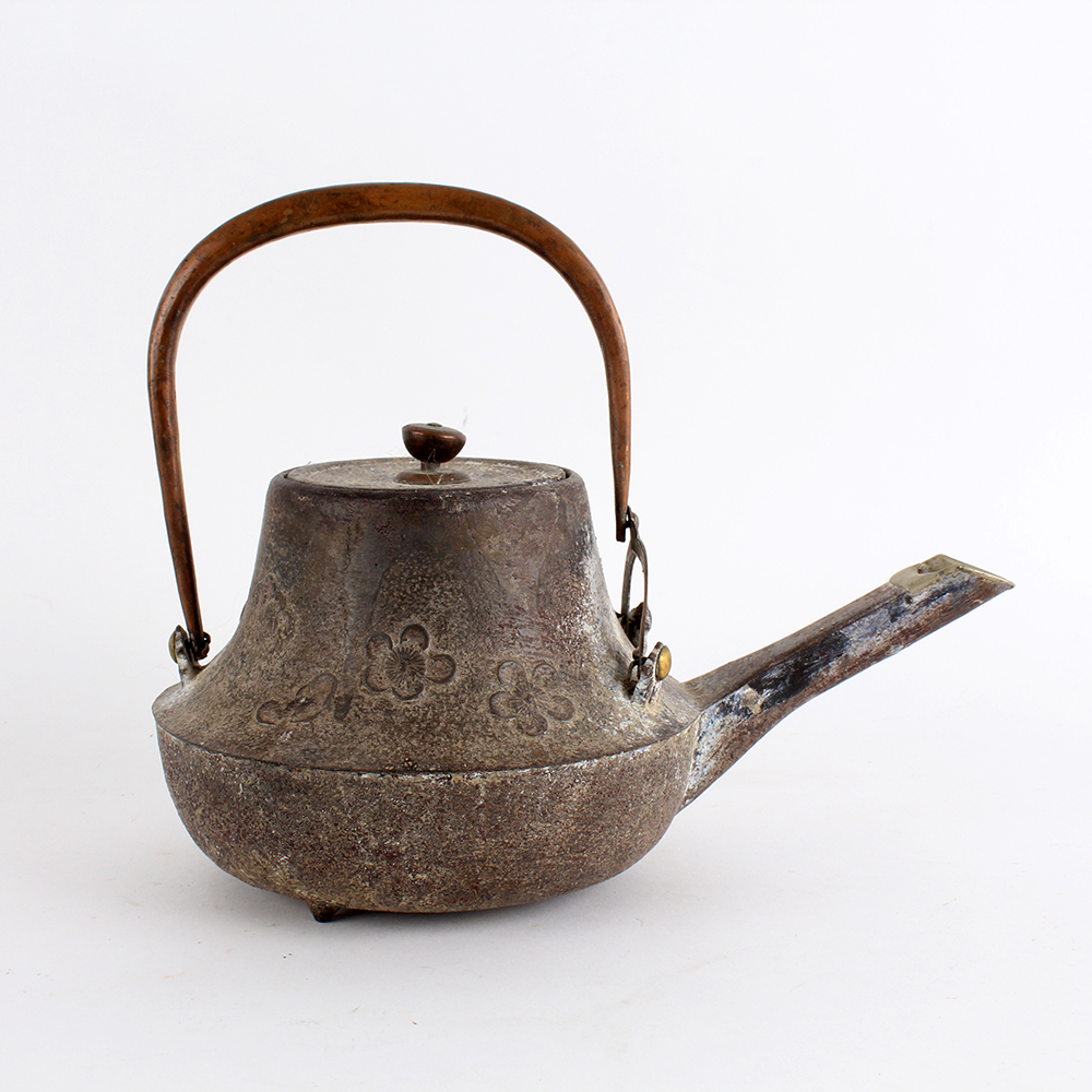 Cast Iron Asian Inspired Teapot with Copper Handle