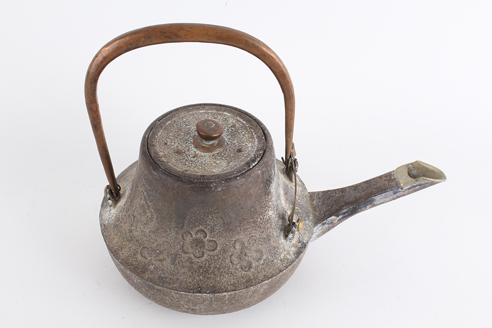 Cast Iron Asian Inspired Teapot with Copper Handle