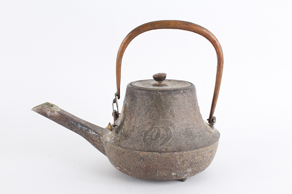 Cast Iron Asian Inspired Teapot with Copper Handle