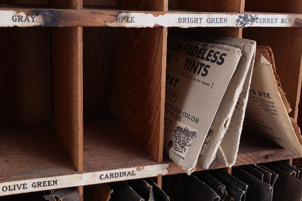 Vintage Putnam Dye Packets and Display Box