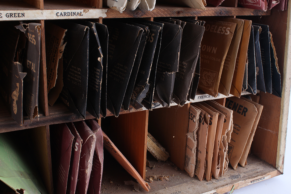 Vintage Putnam Dye Packets and Display Box