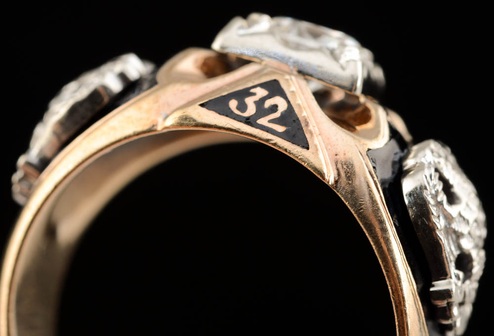 Vintage 10K-14K Two Tone Gold Enameled Band with Cubic Zirconium Stone