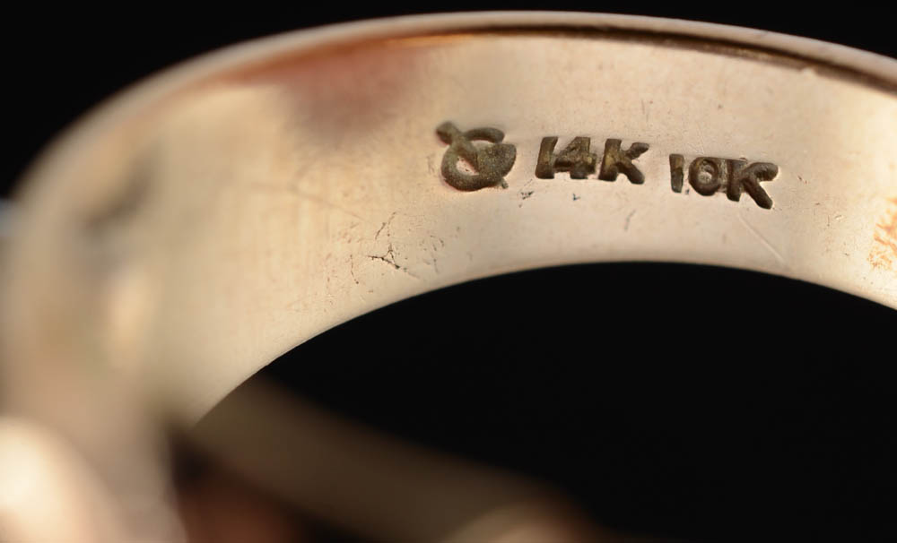 Vintage 10K-14K Two Tone Gold Enameled Band with Cubic Zirconium Stone