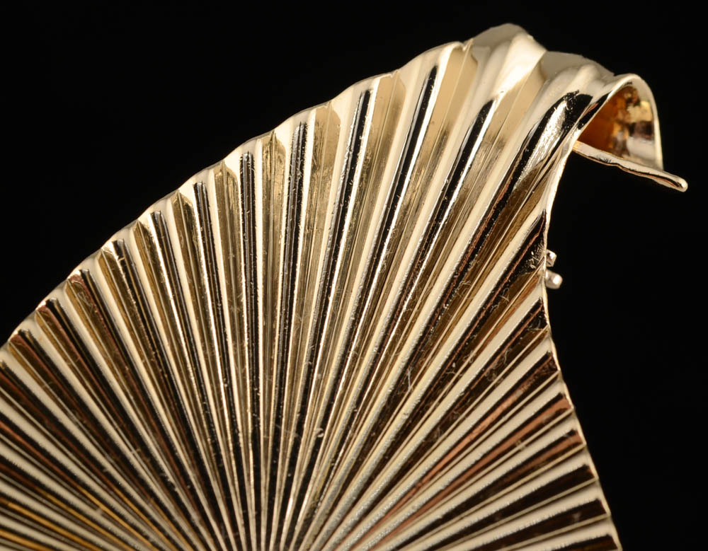 Late 1940s Vintage 14K Yellow Gold Fur Clip Style Brooch