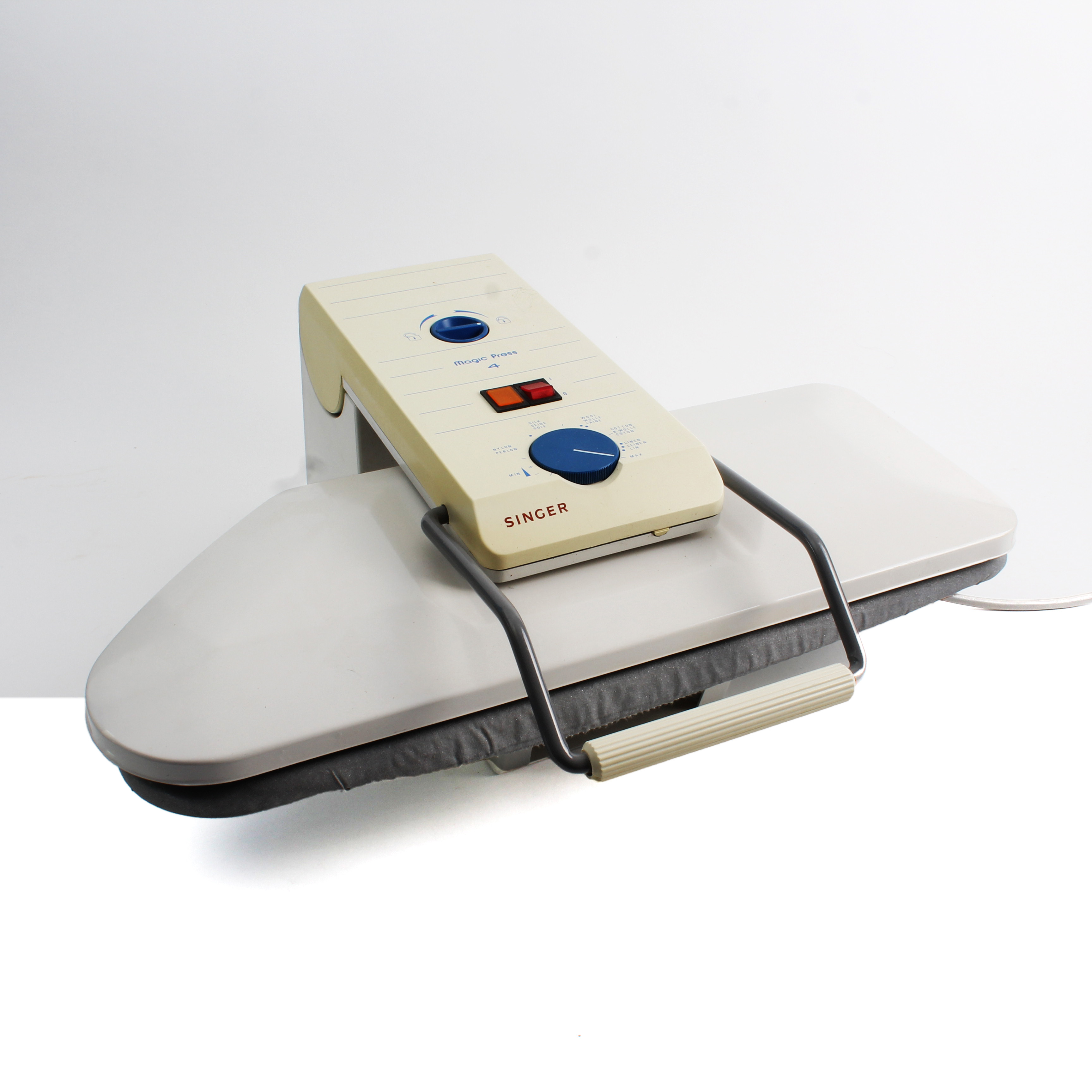 Singer Magic Press 4