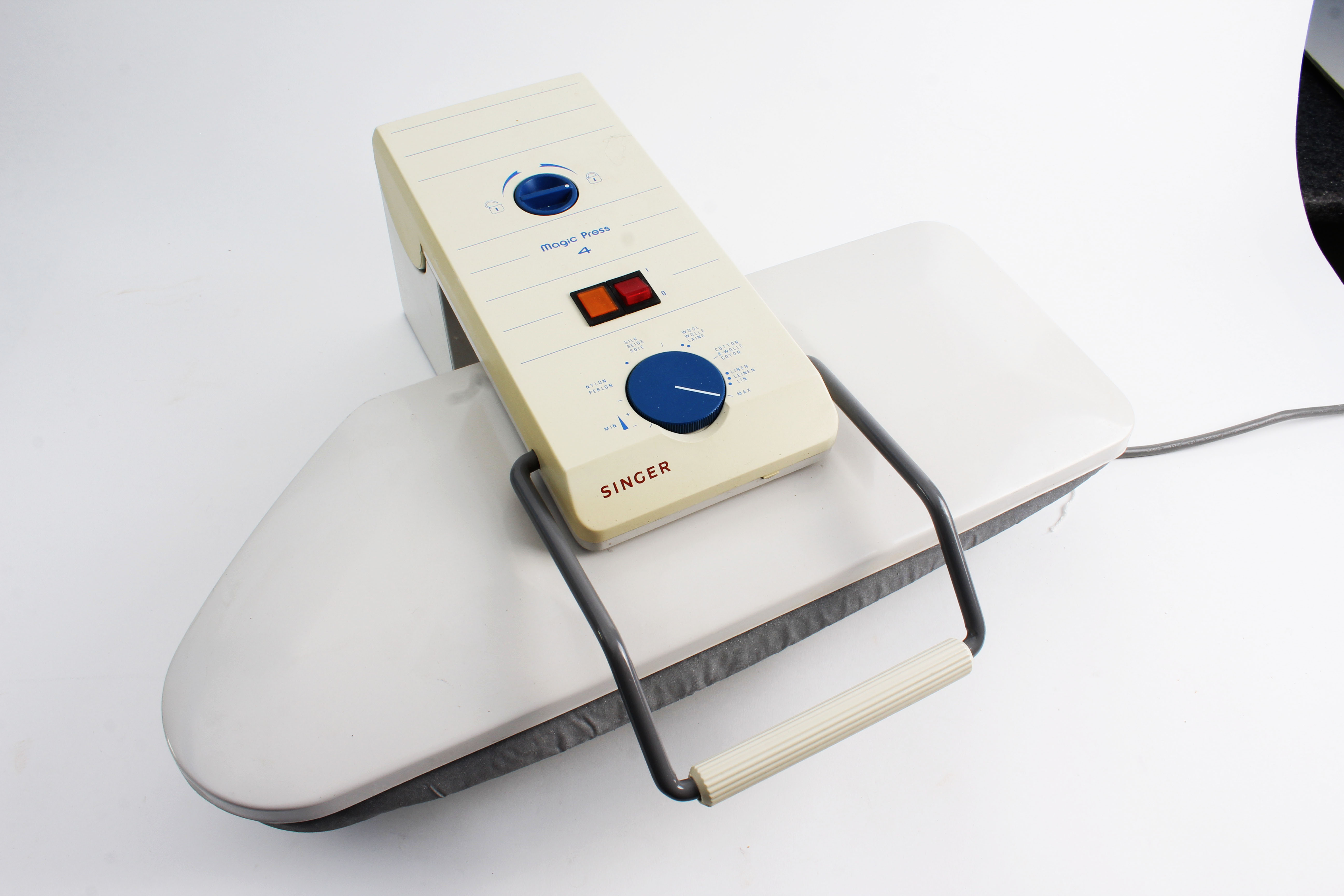 Singer Magic Press 4