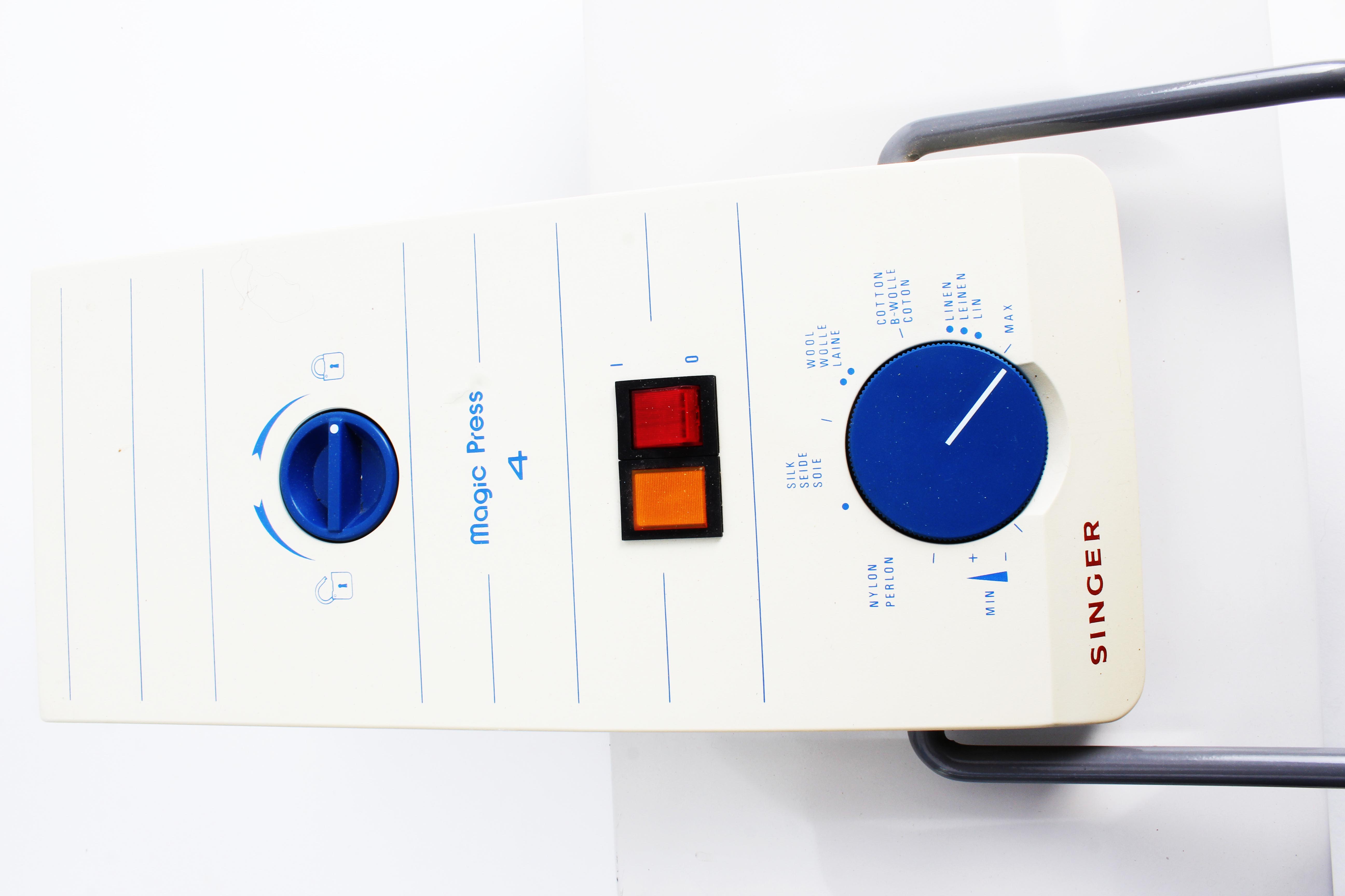 Singer Magic Press 4
