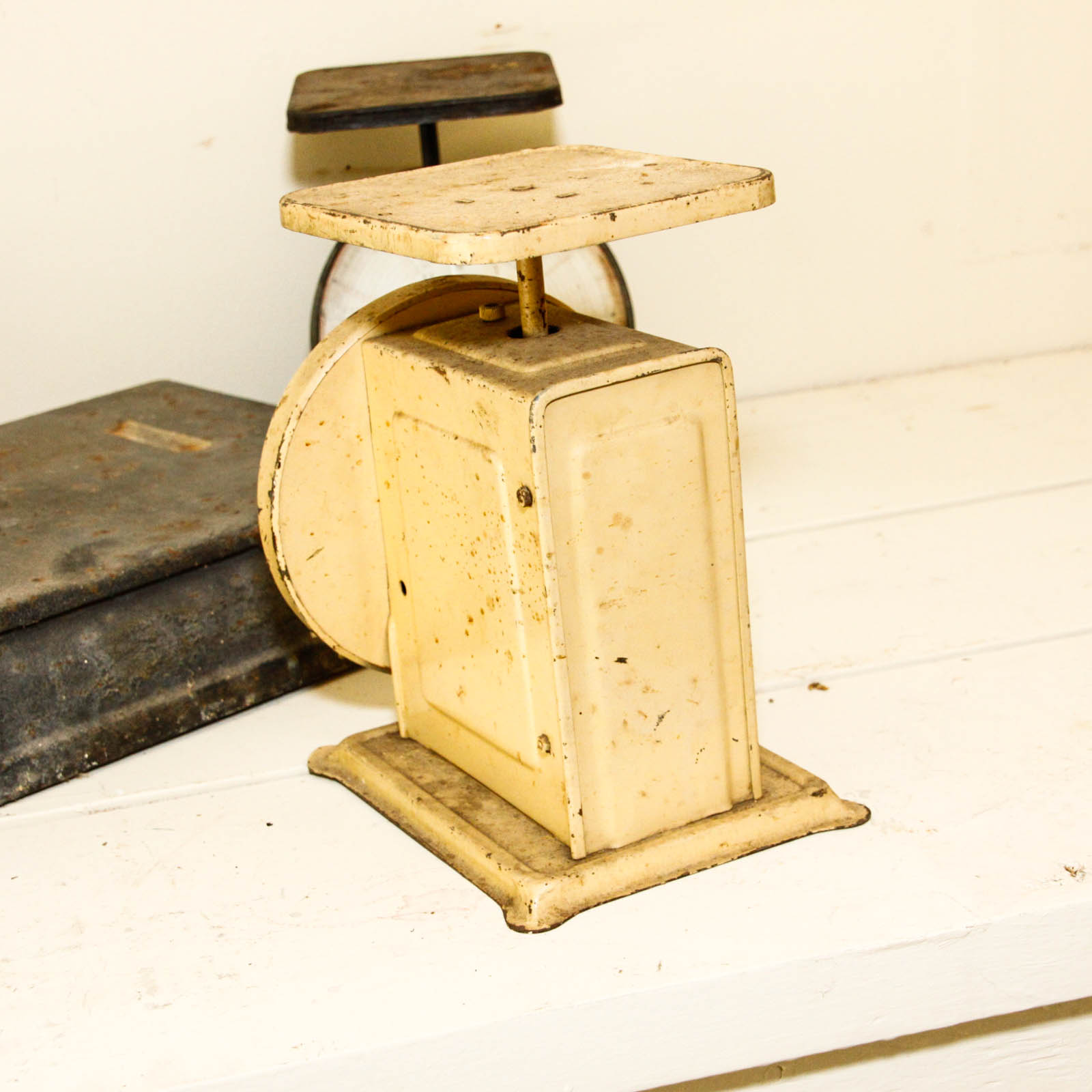 Vintage Kitchen Scales