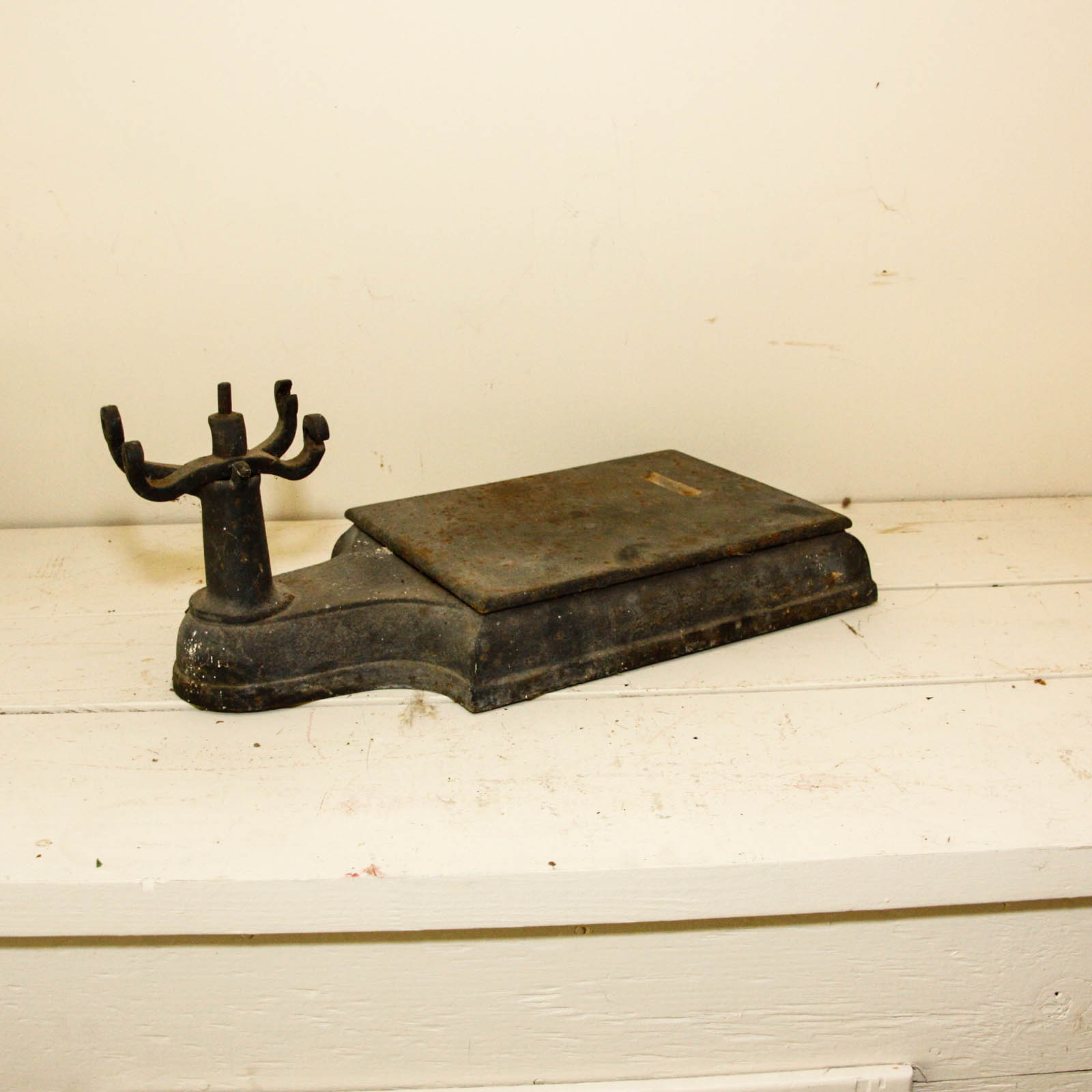 Vintage Kitchen Scales