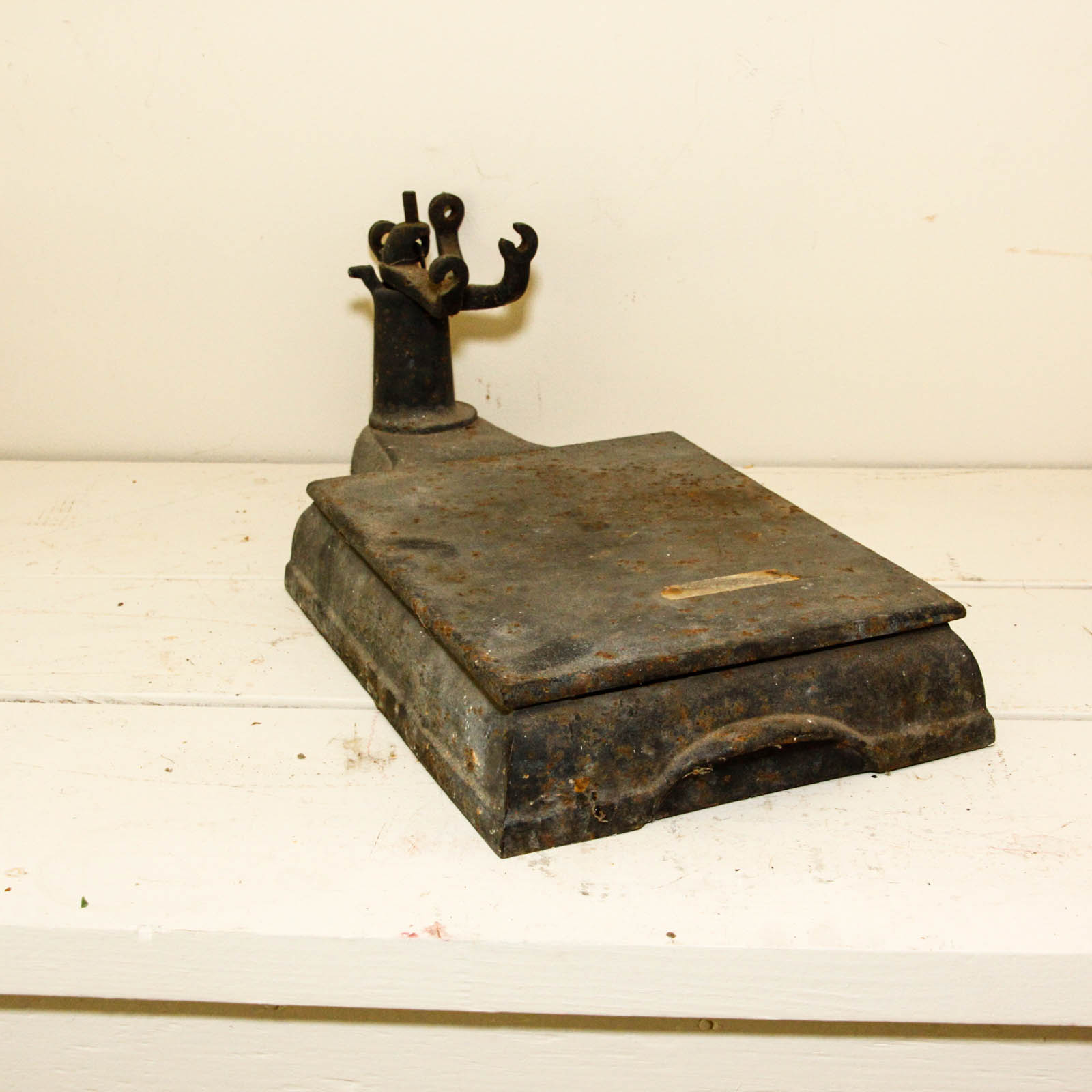 Vintage Kitchen Scales