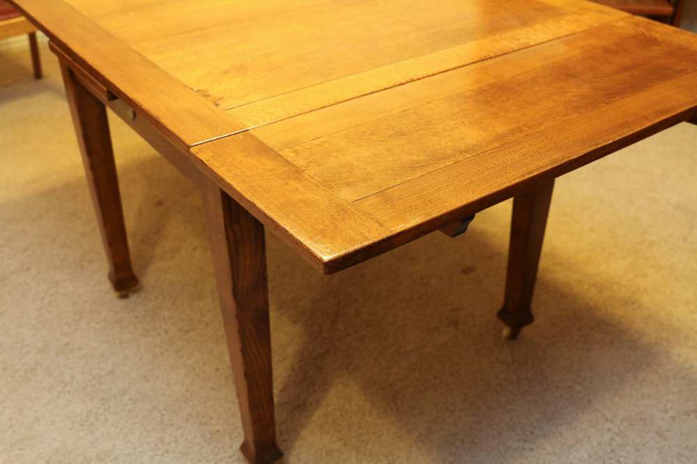 English Oak Expandable Pub Table with Chairs