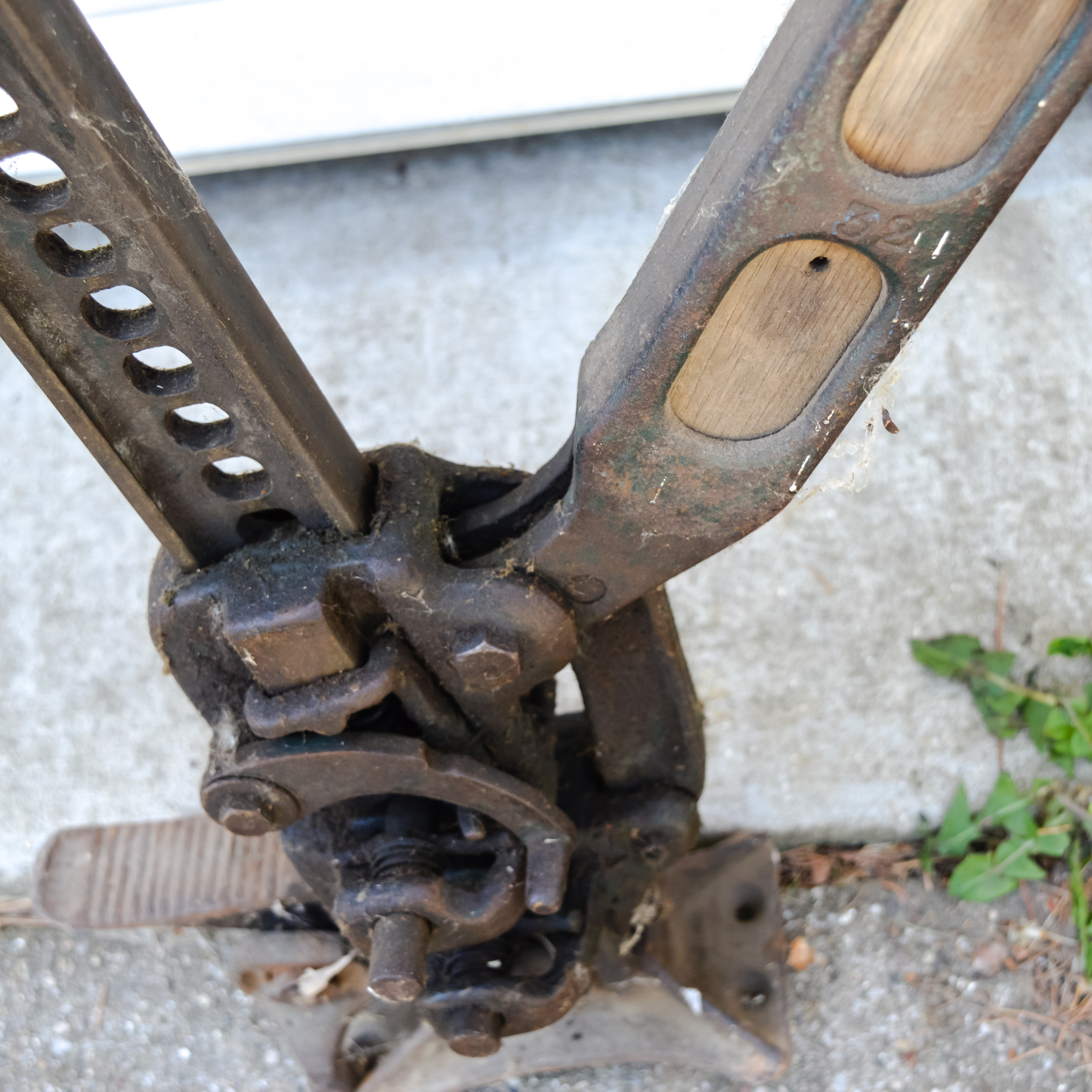 Vintage Handyman Harrah Hi Lift Jack