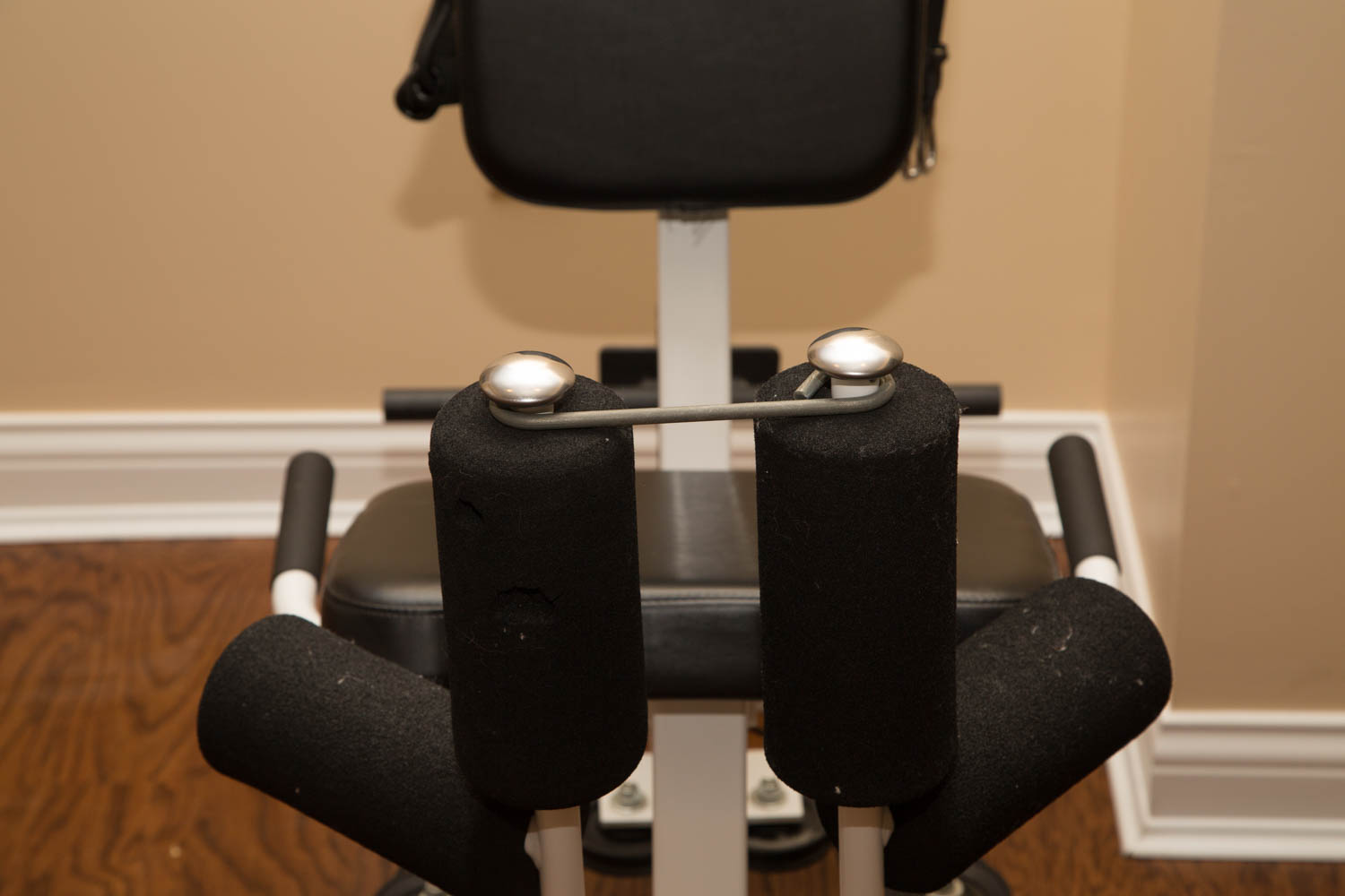 Parabody Serious Steel Thigh Machine