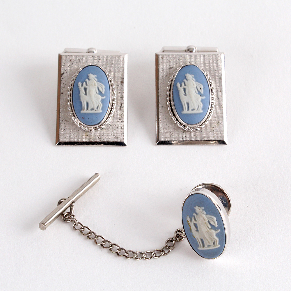 Destino Wedgwood Jasperware Cameo Cufflinks and Tie Tack