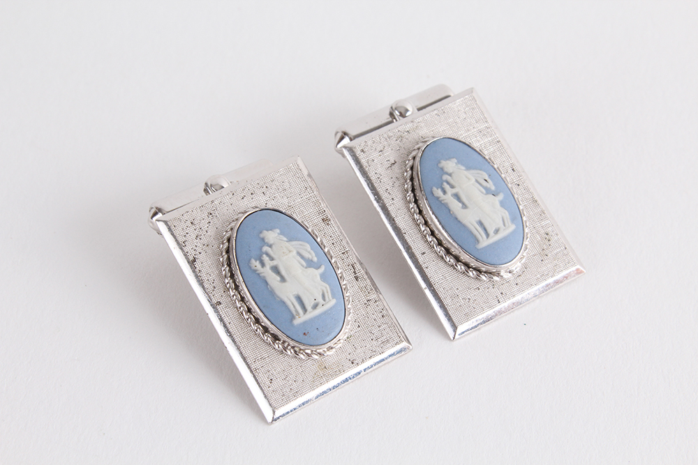 Destino Wedgwood Jasperware Cameo Cufflinks and Tie Tack