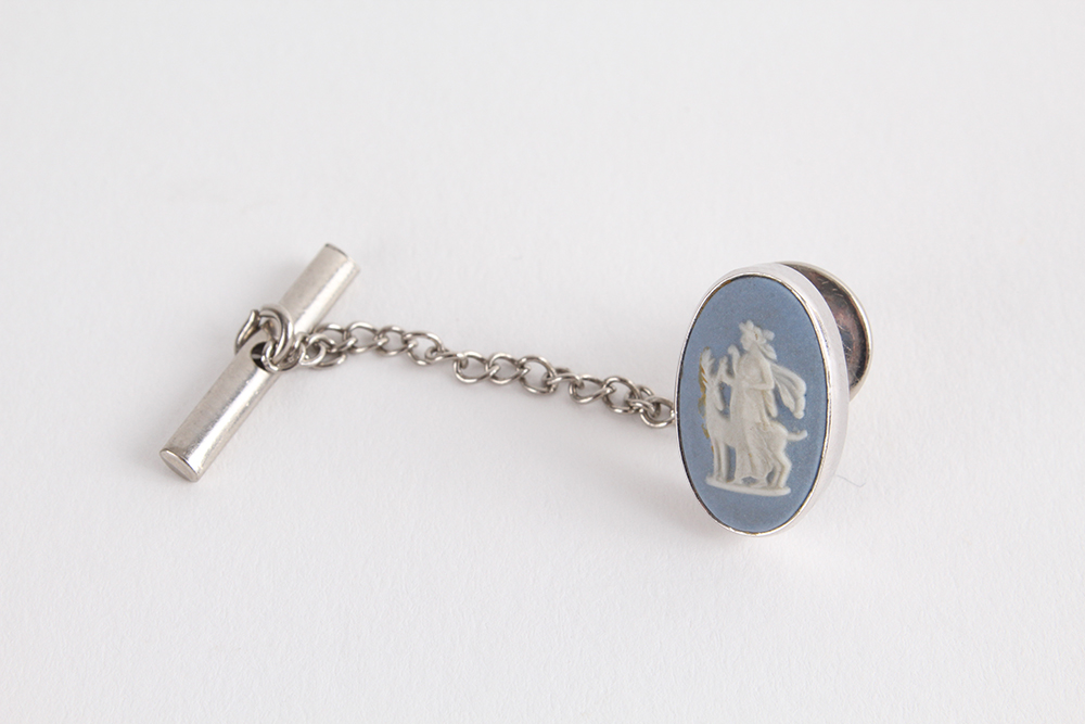 Destino Wedgwood Jasperware Cameo Cufflinks and Tie Tack
