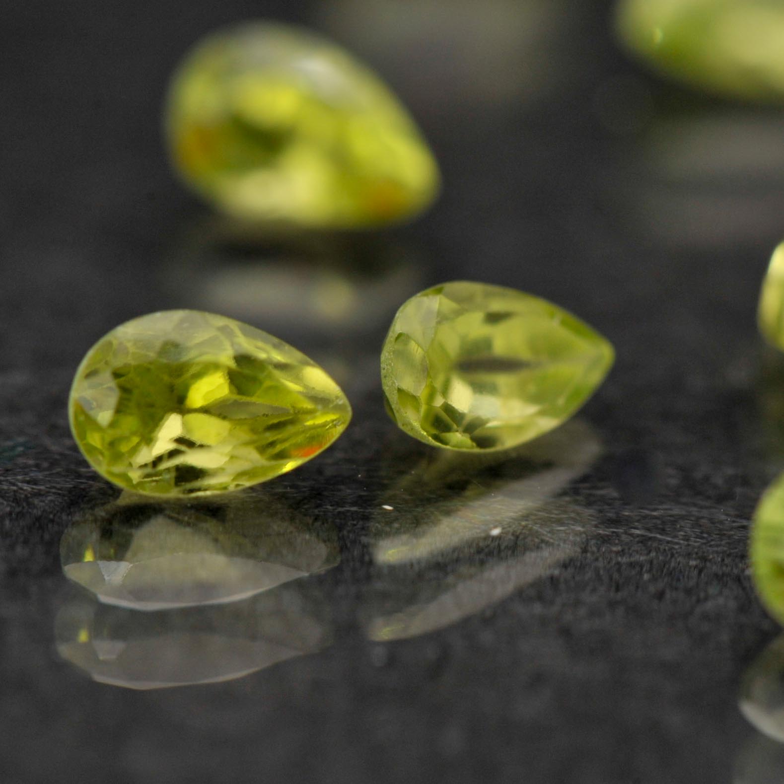 12.53 CT Peridot Loose Stones