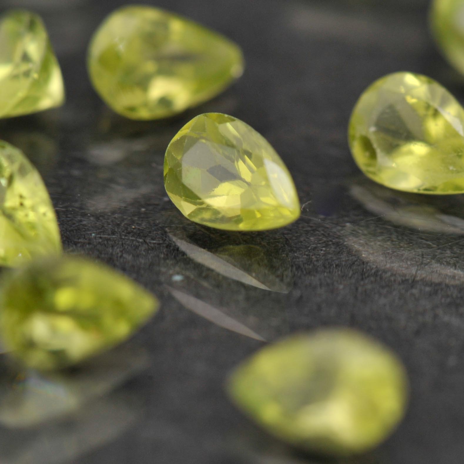 12.53 CT Peridot Loose Stones
