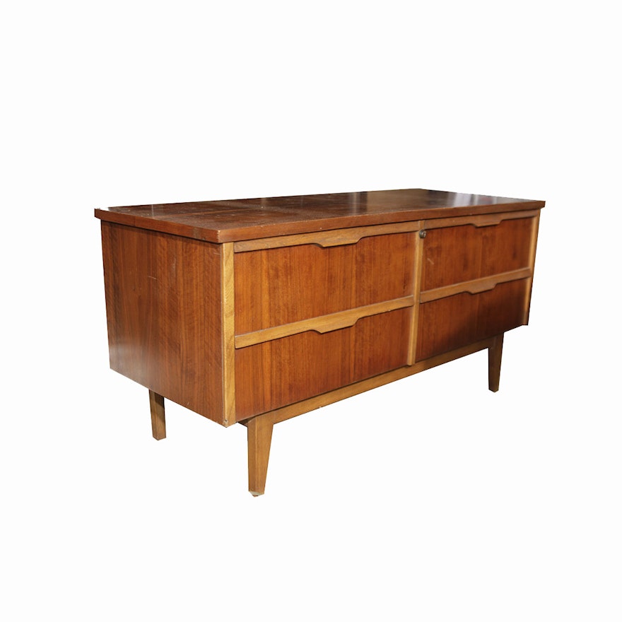 Mid-Century Lane Cedar Chest