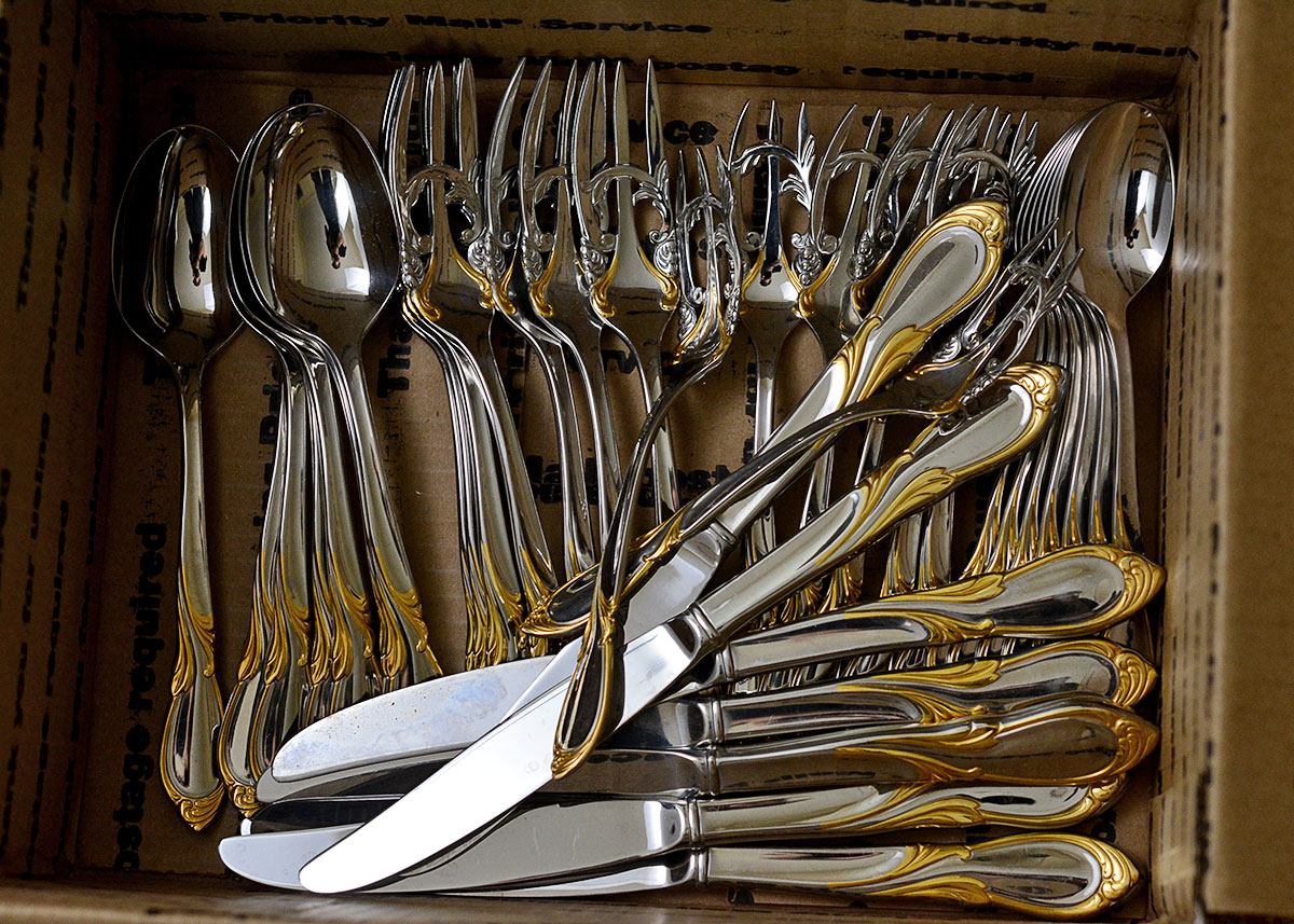 Yamazaki "Cache Gold Accent" Flatware Service for Eight