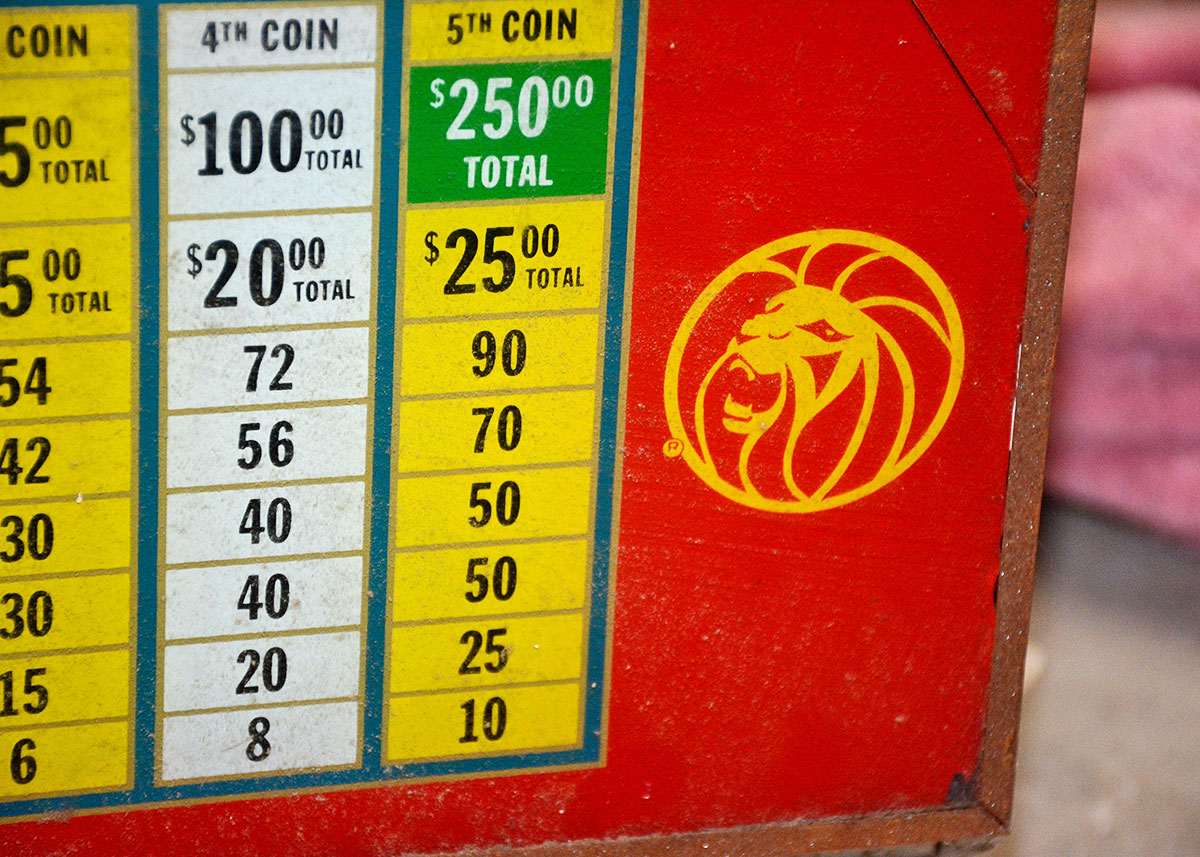 Vintage Bally's Tabletop Slot Machine