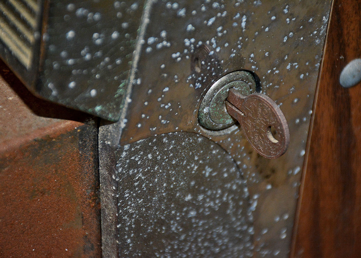 Vintage Bally's Tabletop Slot Machine