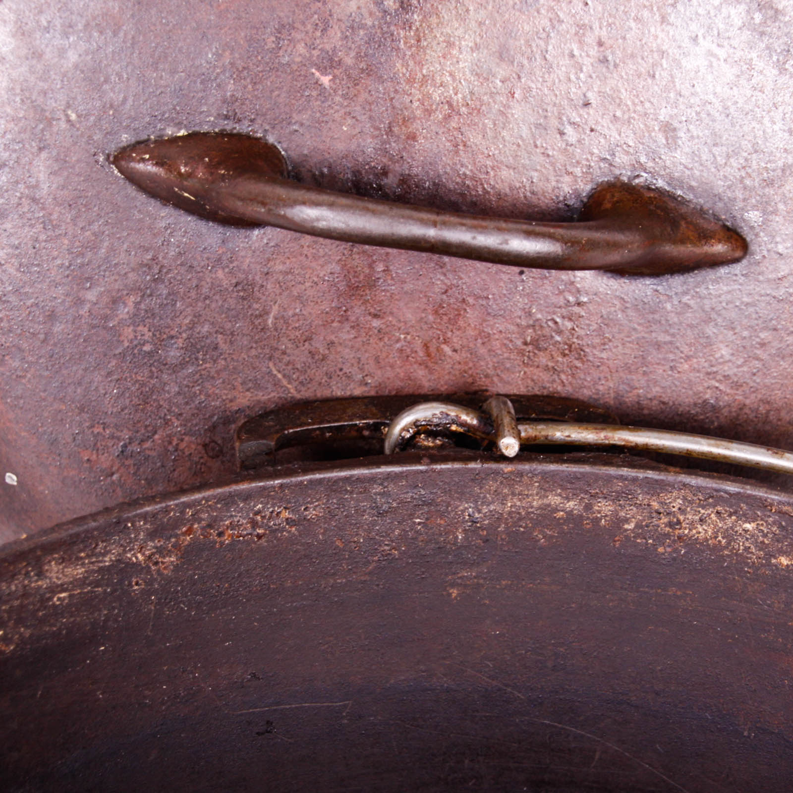 #8 Cast Iron Dutch Oven