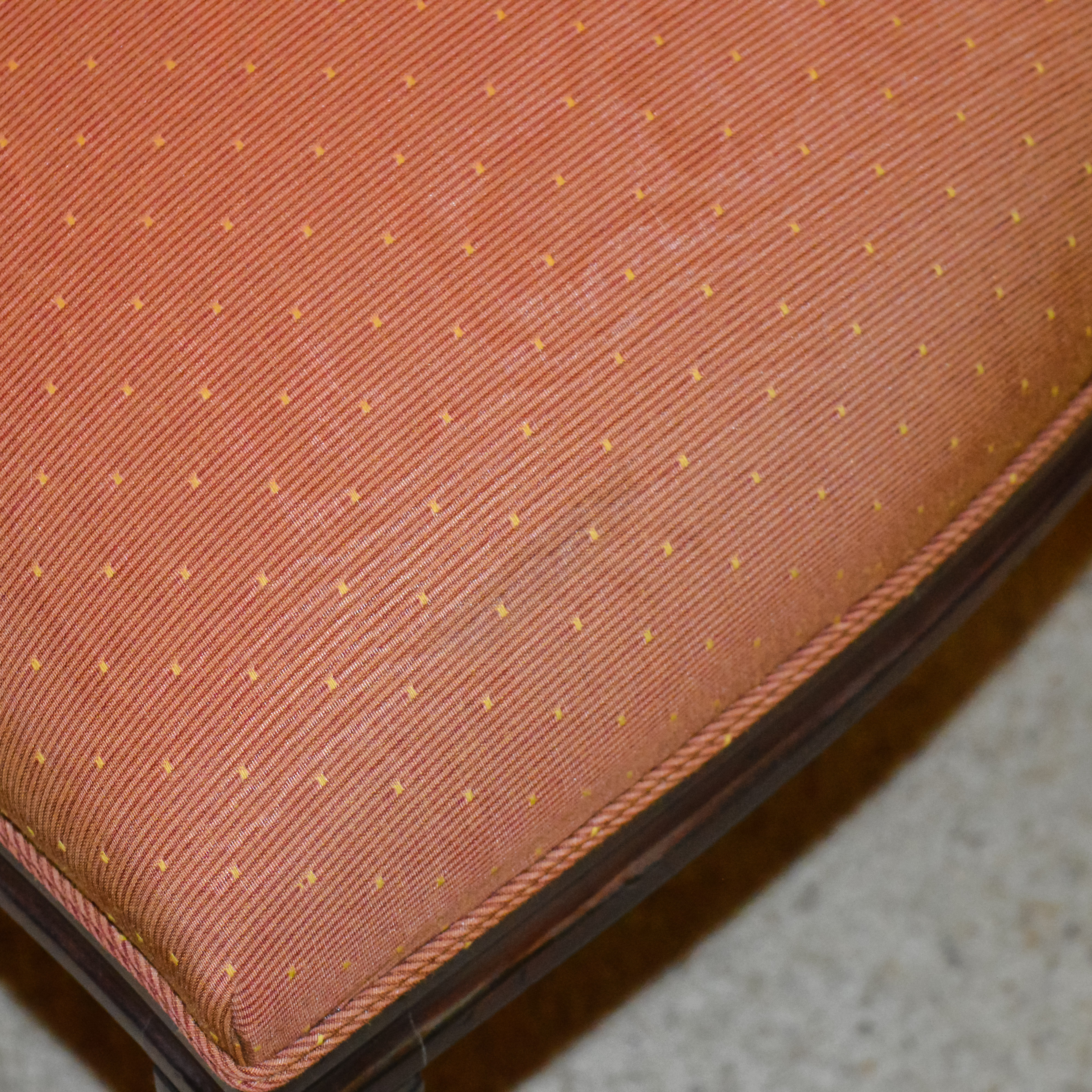 Henredon Round Dining Room Table with Six Chairs