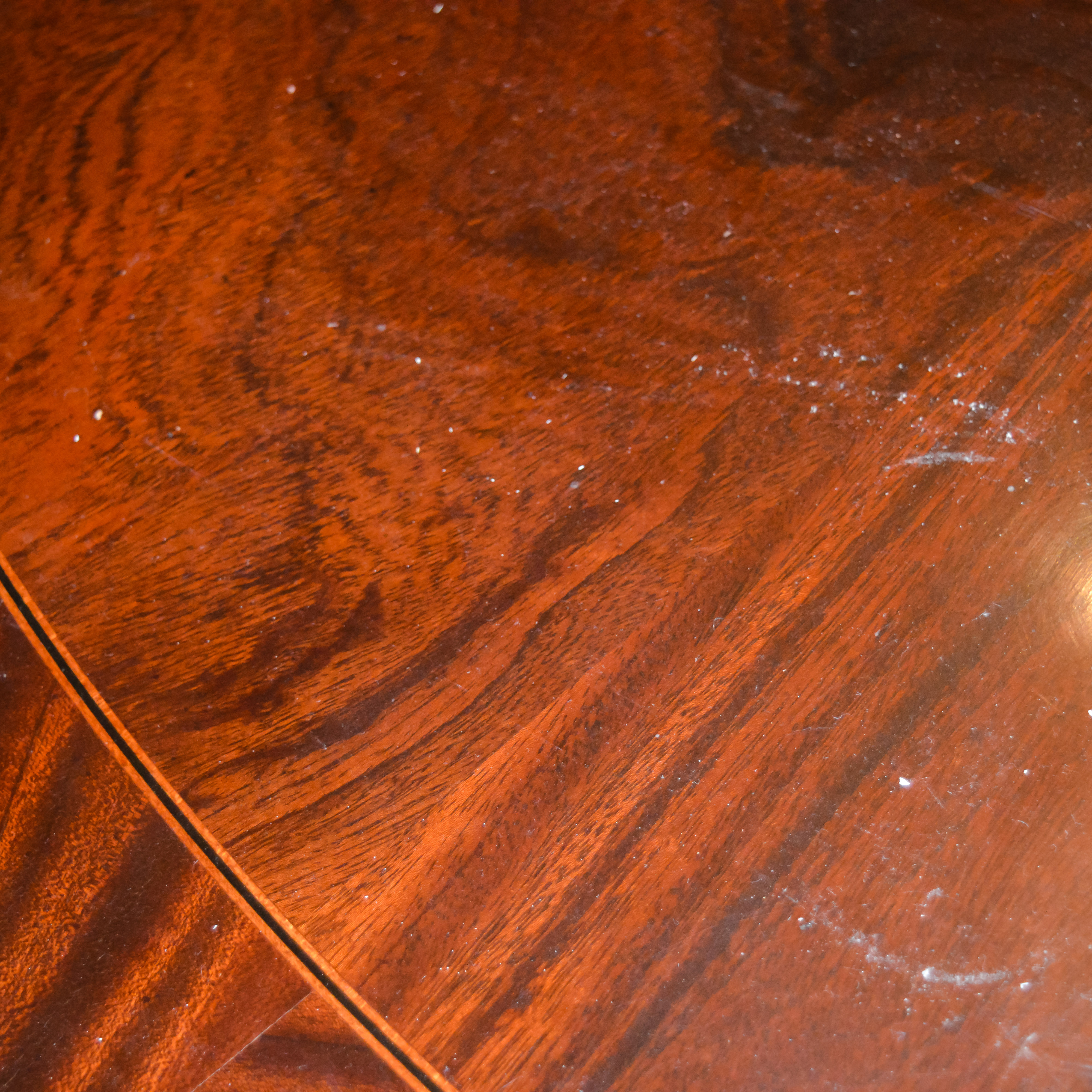 Henredon Round Dining Room Table with Six Chairs