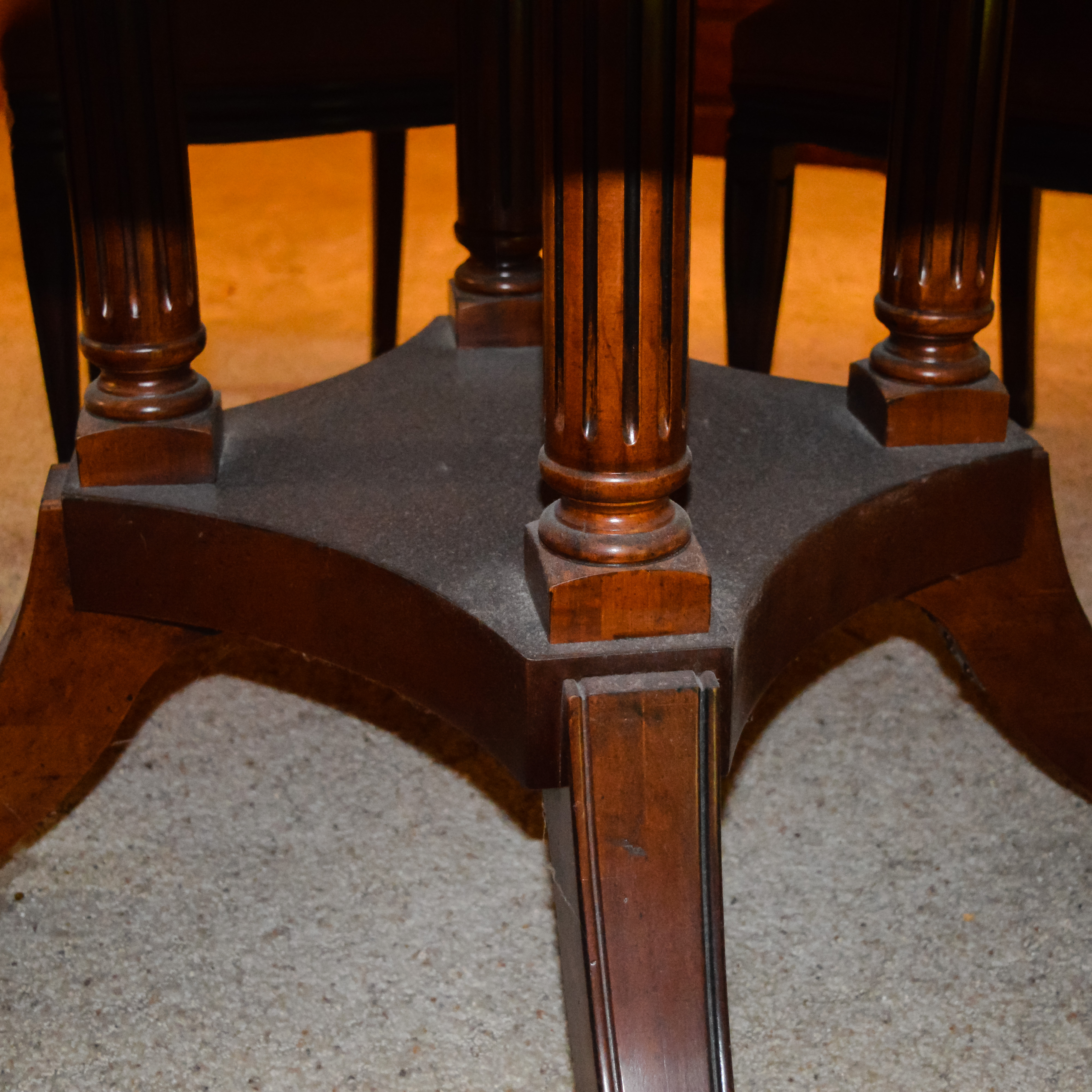 Henredon Round Dining Room Table with Six Chairs