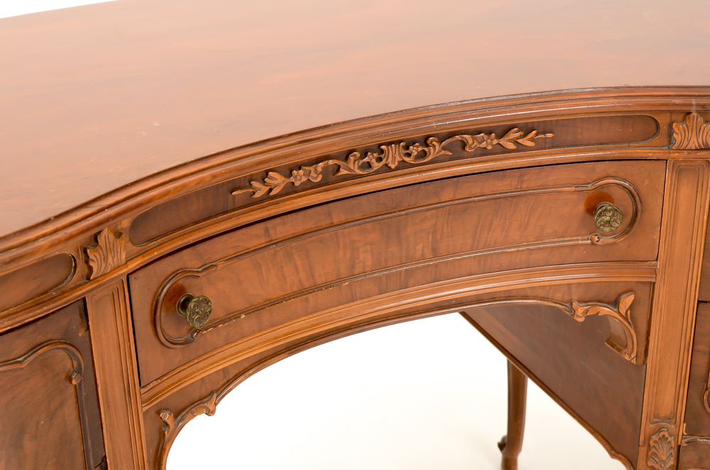 Vintage Kidney-Shaped Desk in Walnut