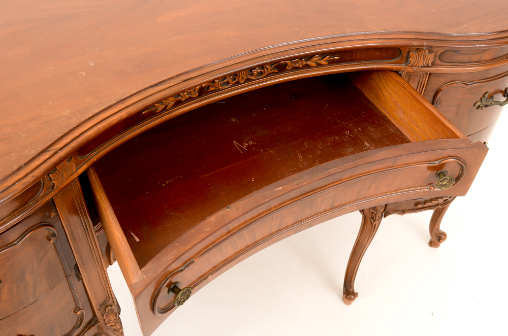 Vintage Kidney-Shaped Desk in Walnut