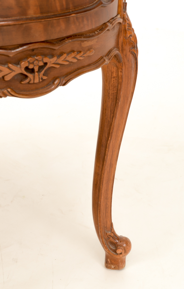 Vintage Kidney-Shaped Desk in Walnut