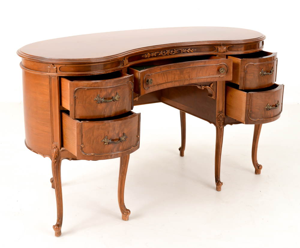 Vintage Kidney-Shaped Desk in Walnut