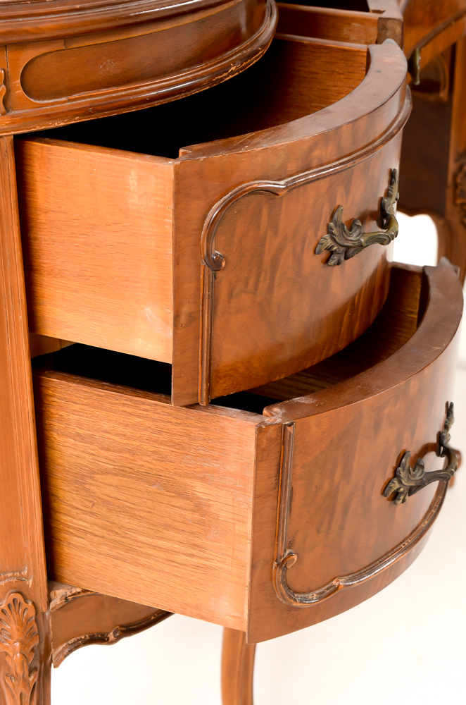 Vintage Kidney-Shaped Desk in Walnut