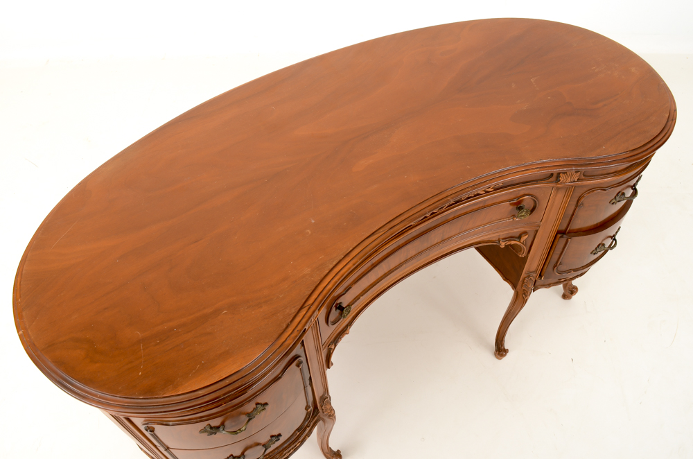 Vintage Kidney-Shaped Desk in Walnut