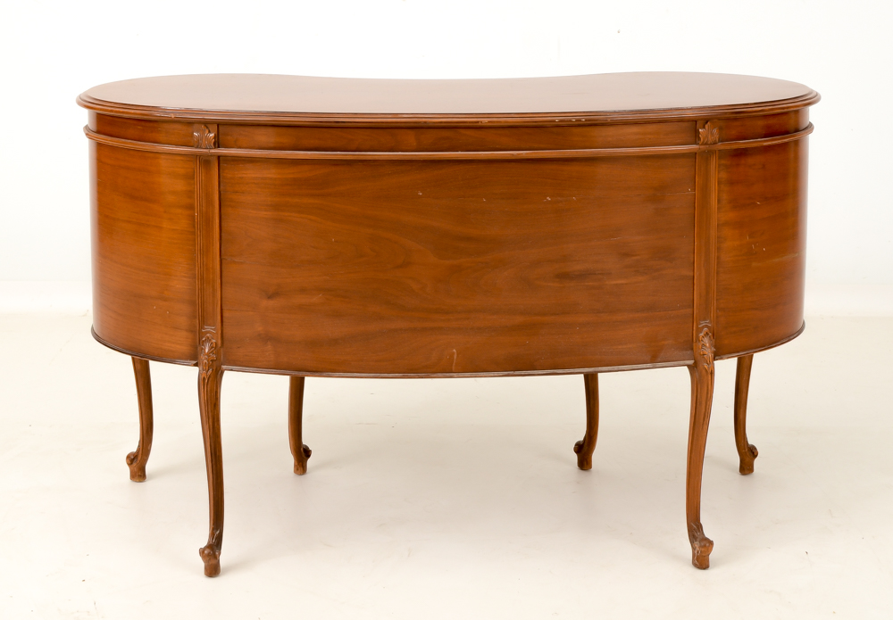 Vintage Kidney-Shaped Desk in Walnut