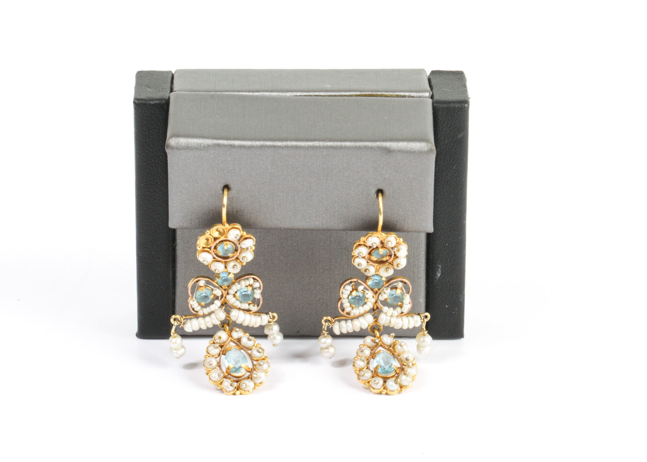 Vintage Dangle Pearl Earrings