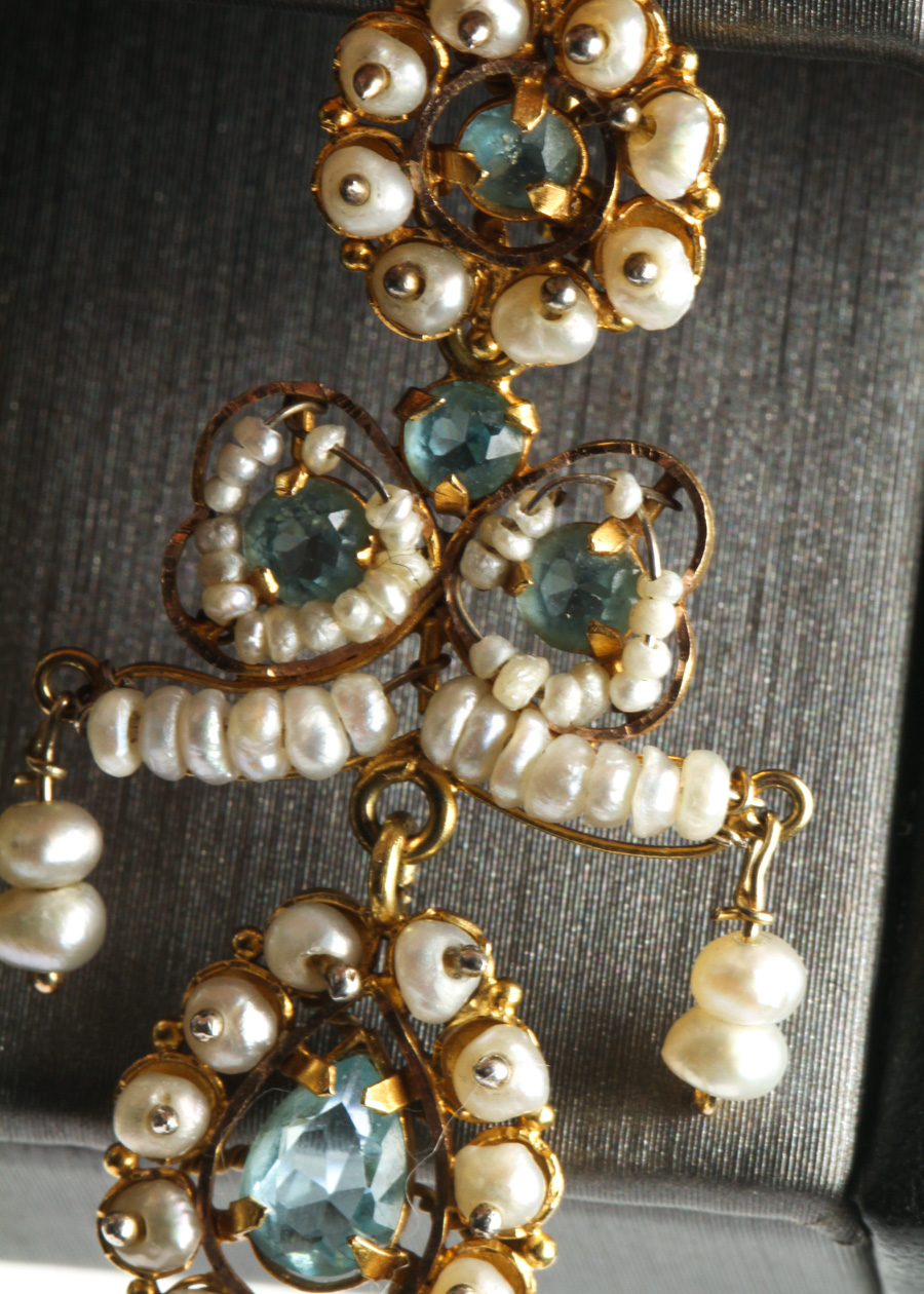 Vintage Dangle Pearl Earrings