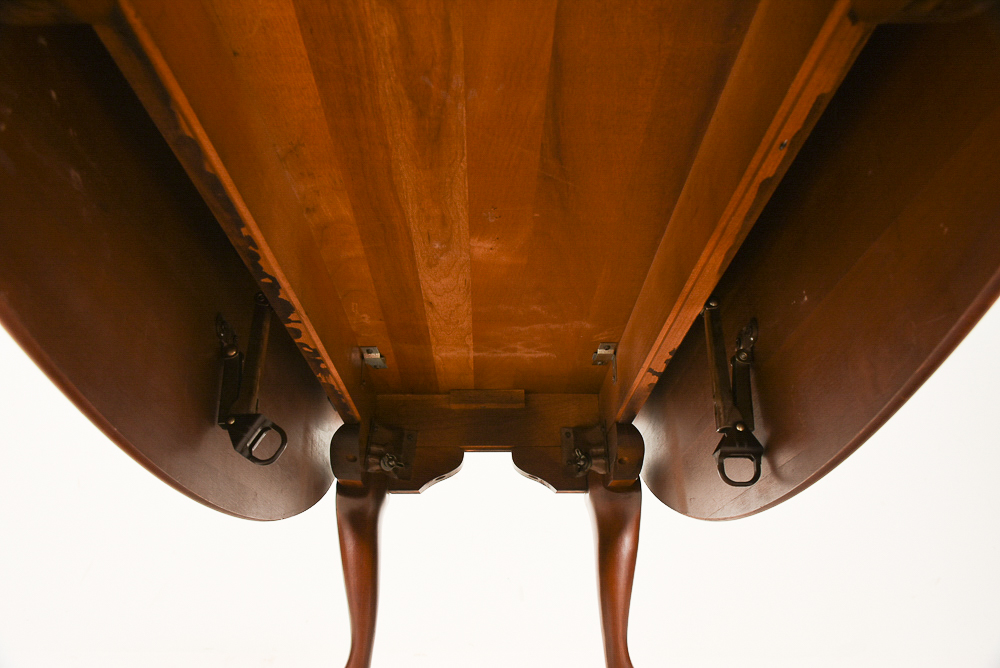 Cherry Queen Anne Style Drop-Leaf Coffee Table